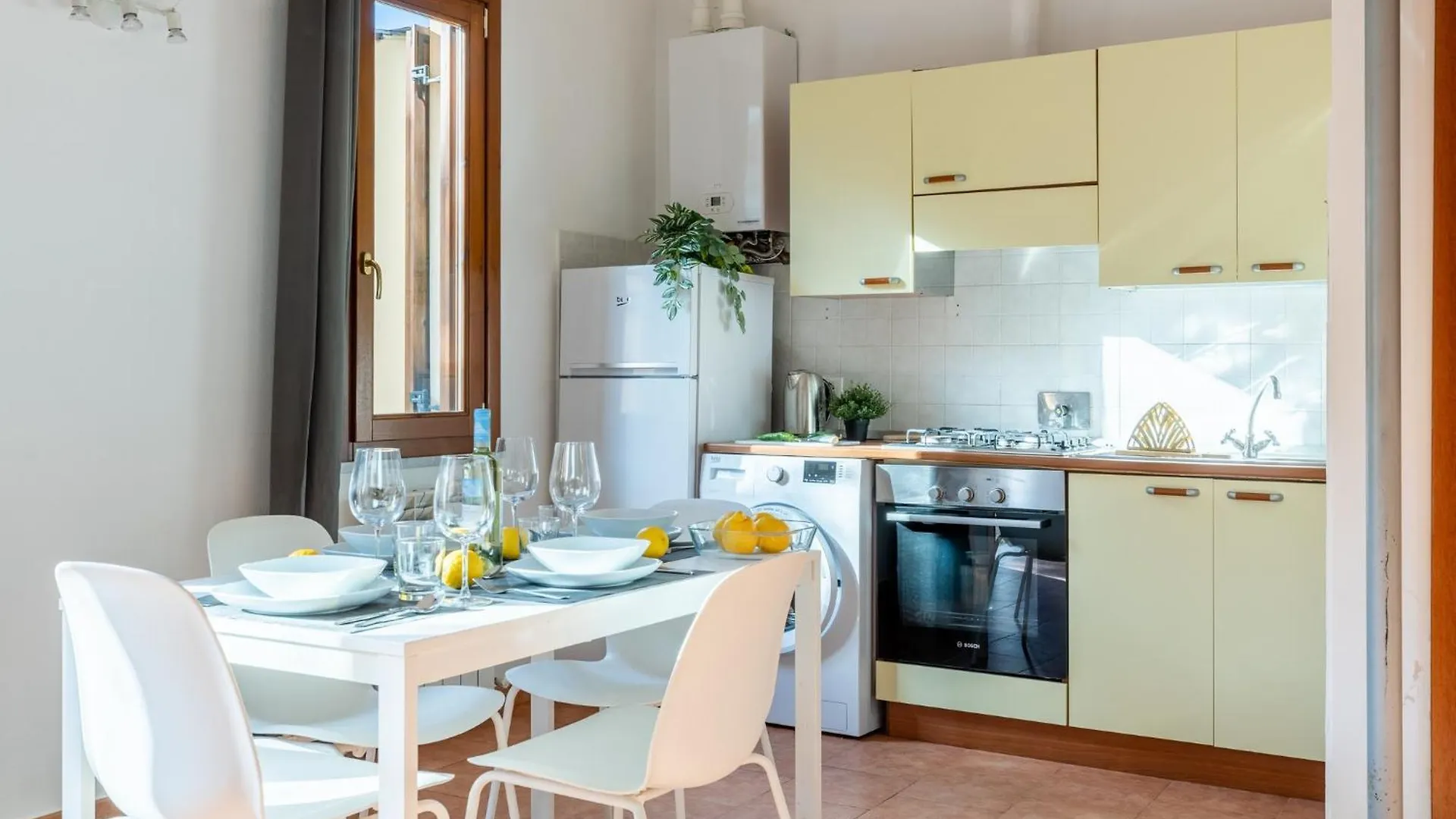 Four Shades Of Pisa Apartments
