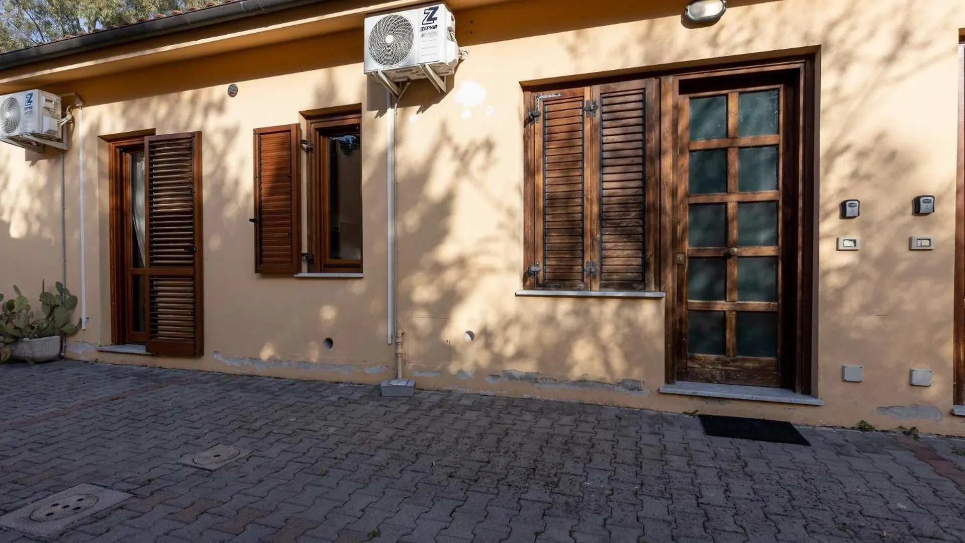 Four Shades Of Pisa Apartments