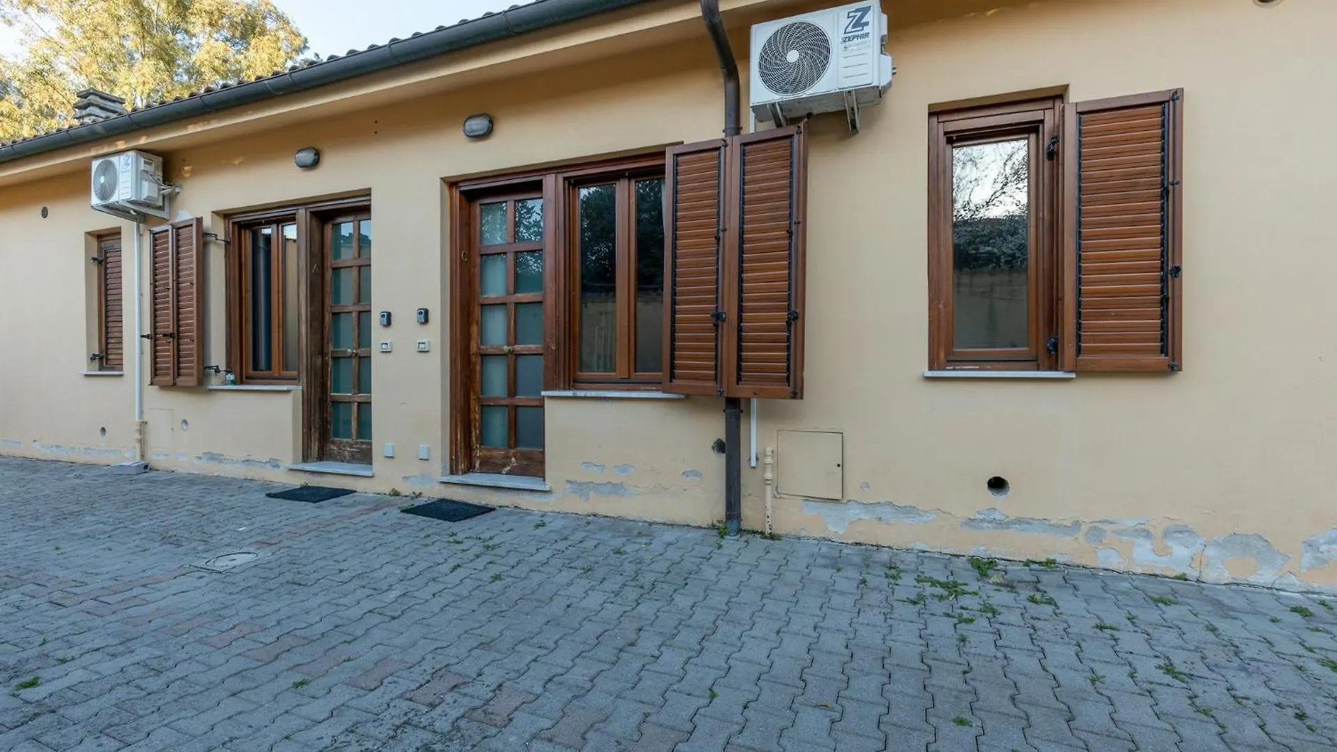 Four Shades Of Pisa Apartments
